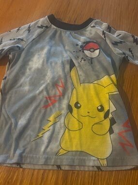 Pokemon Pikachu Boys Top Size 4/5